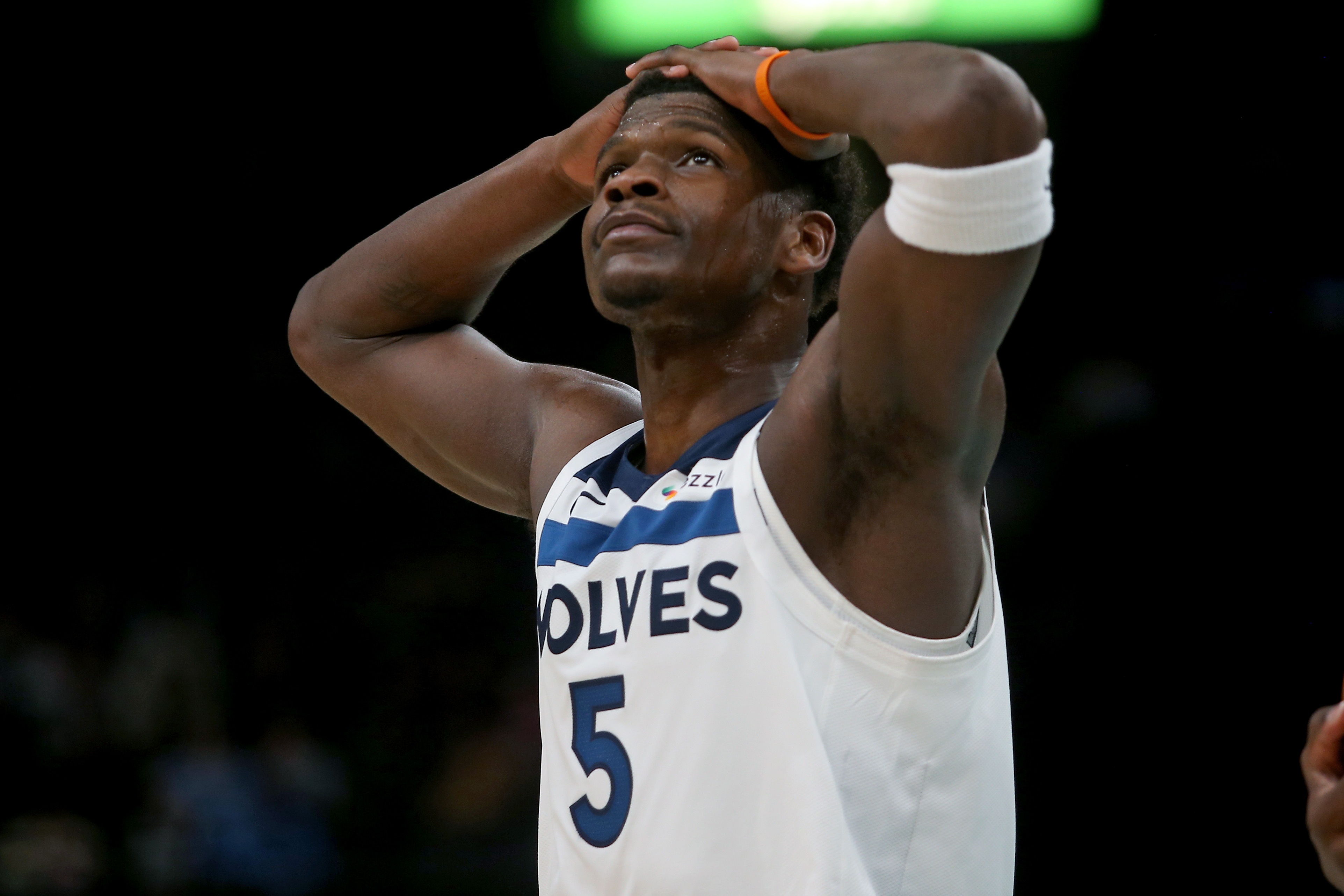 mk体育-爱德华兹：我不太喜欢打快 但跟着道苏姆他们出战时 我只能跟着跑