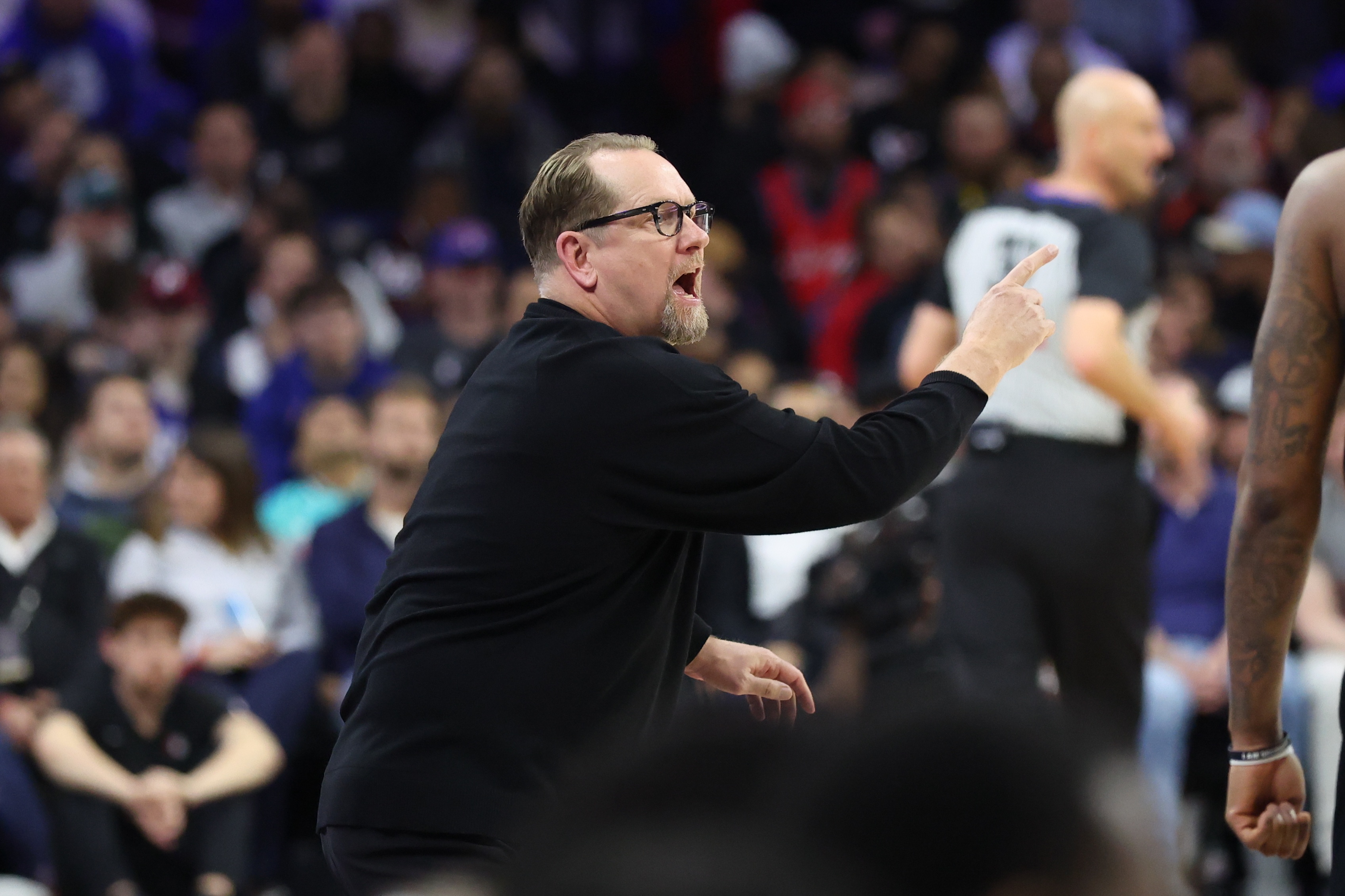 容易一溃千里！76人单赛季3次在主场输掉至少40分成历史首队